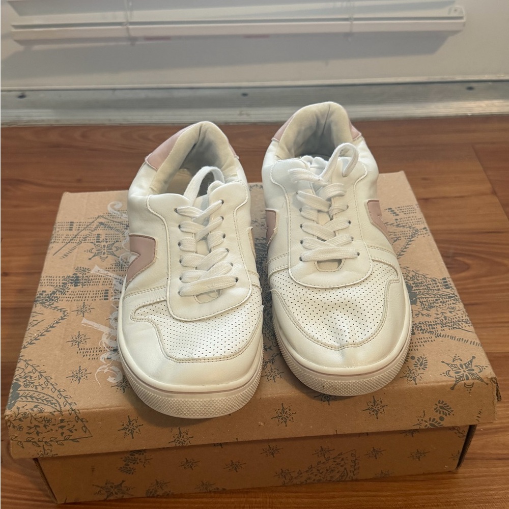 MIA White & Mauve Vegan Leather Sneakers ✨